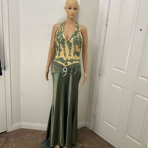 F.I.E.S.T.A FASHION Dress Sz Medium Formal Floral Embroided Beaded Sequin Gown